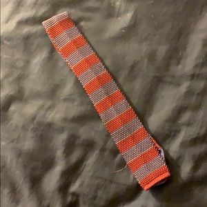 One men’s woven silk tie